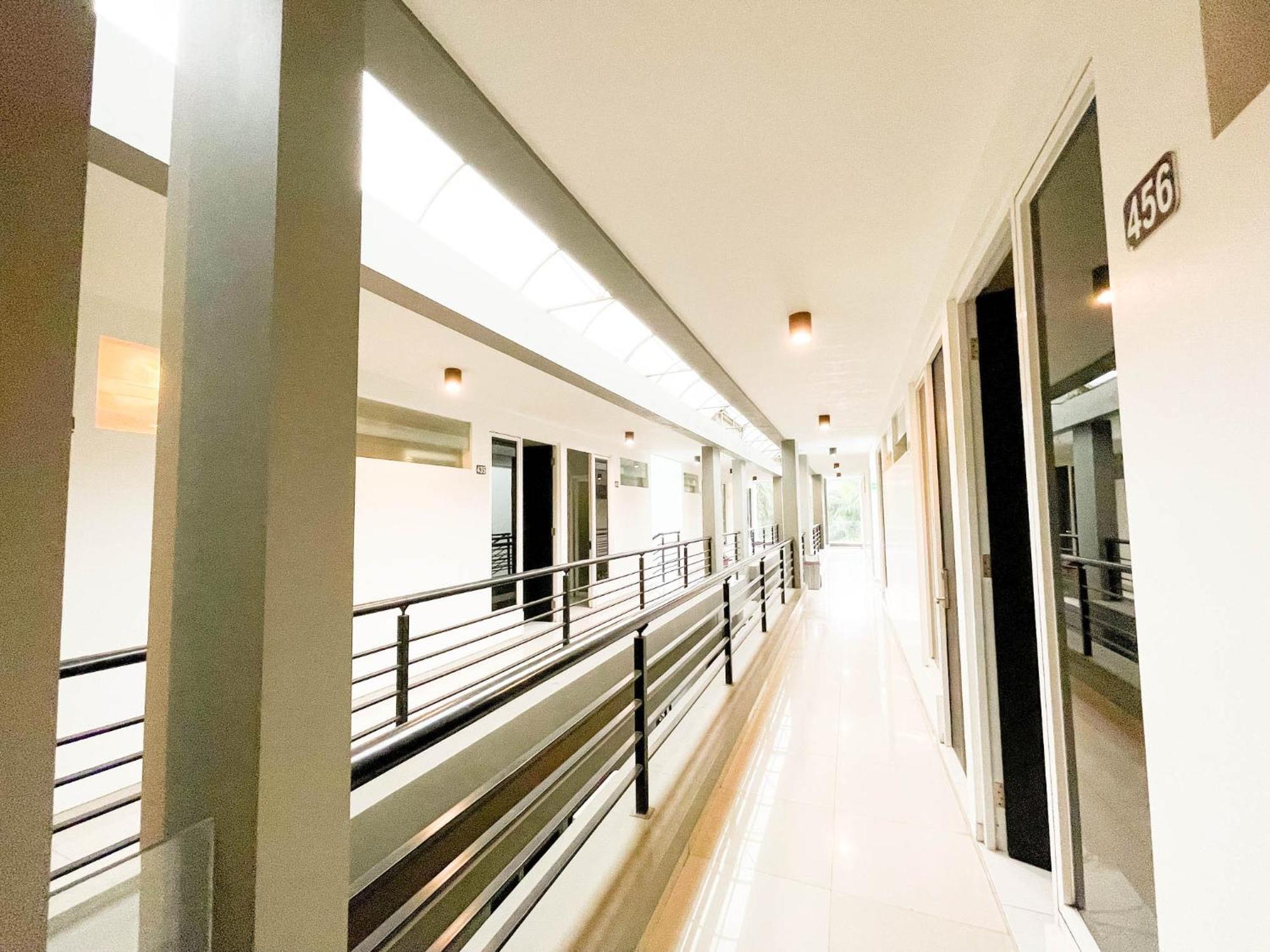 New Surya Hotel Banyuwangi  Luaran gambar
