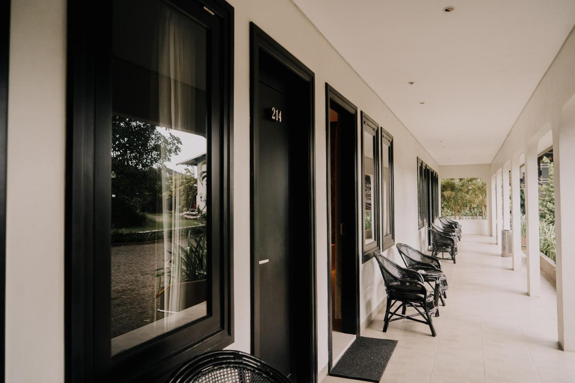 New Surya Hotel Banyuwangi  Luaran gambar