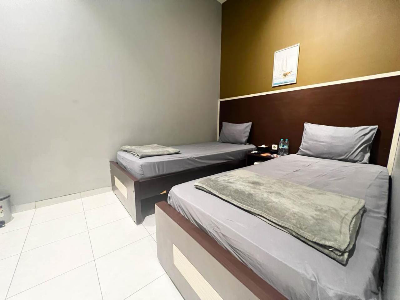 New Surya Hotel Banyuwangi  Luaran gambar